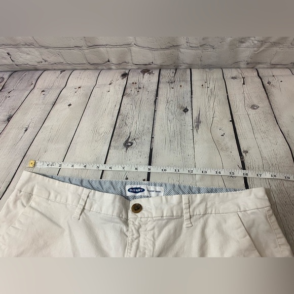 Old Navy White Everyday Shorts Plus Size Womens Size 14 Cotton/Spsndex Blend - Picture 6 of 7